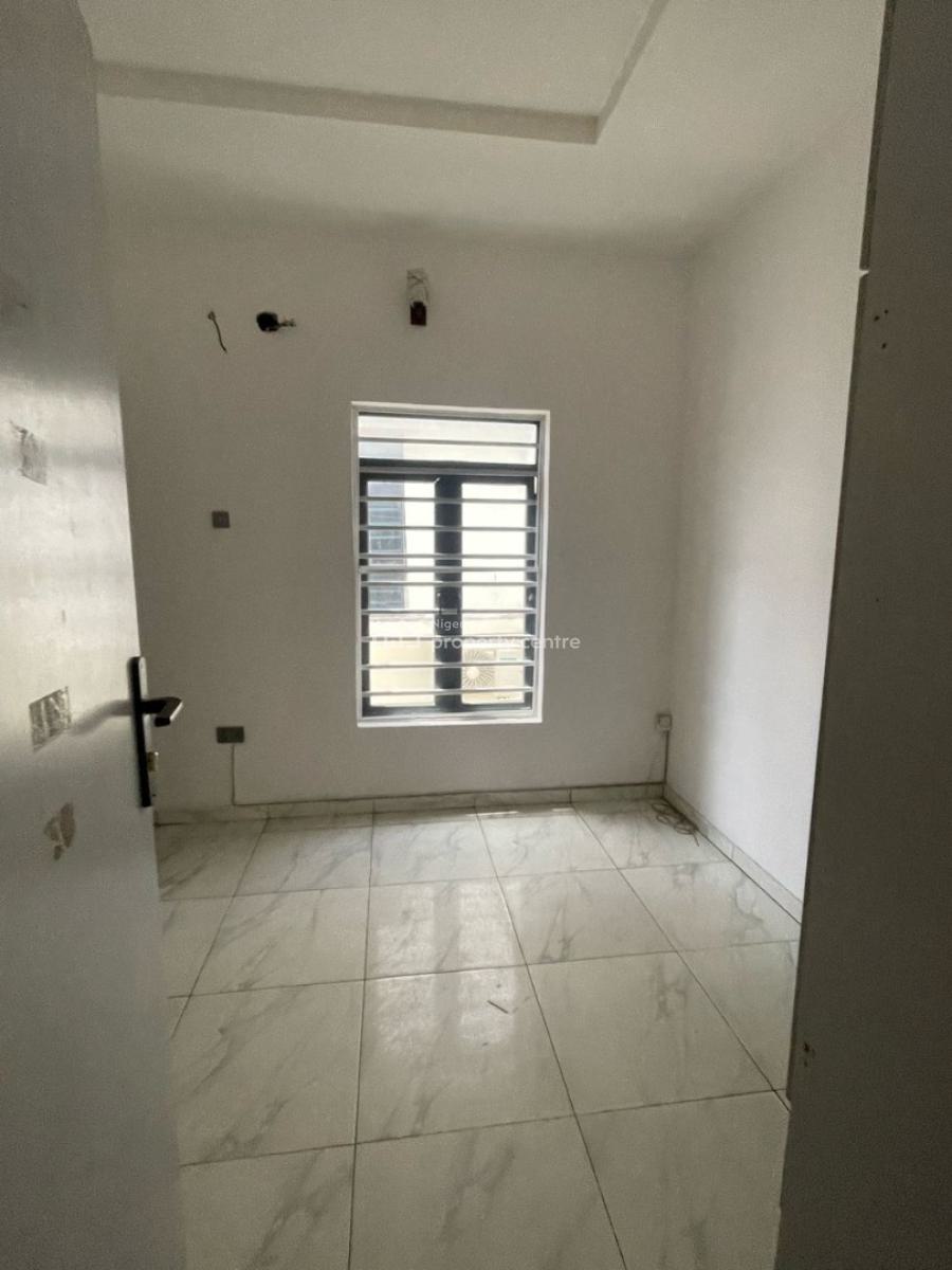 Spacious Bedroom Downstairs in a Shared Apartment, Royal Pine Estate, Orchid Road, Eleganza Bustop, Lekki Phase 2, Lekki, Lagos, Flat / Apartment for Rent