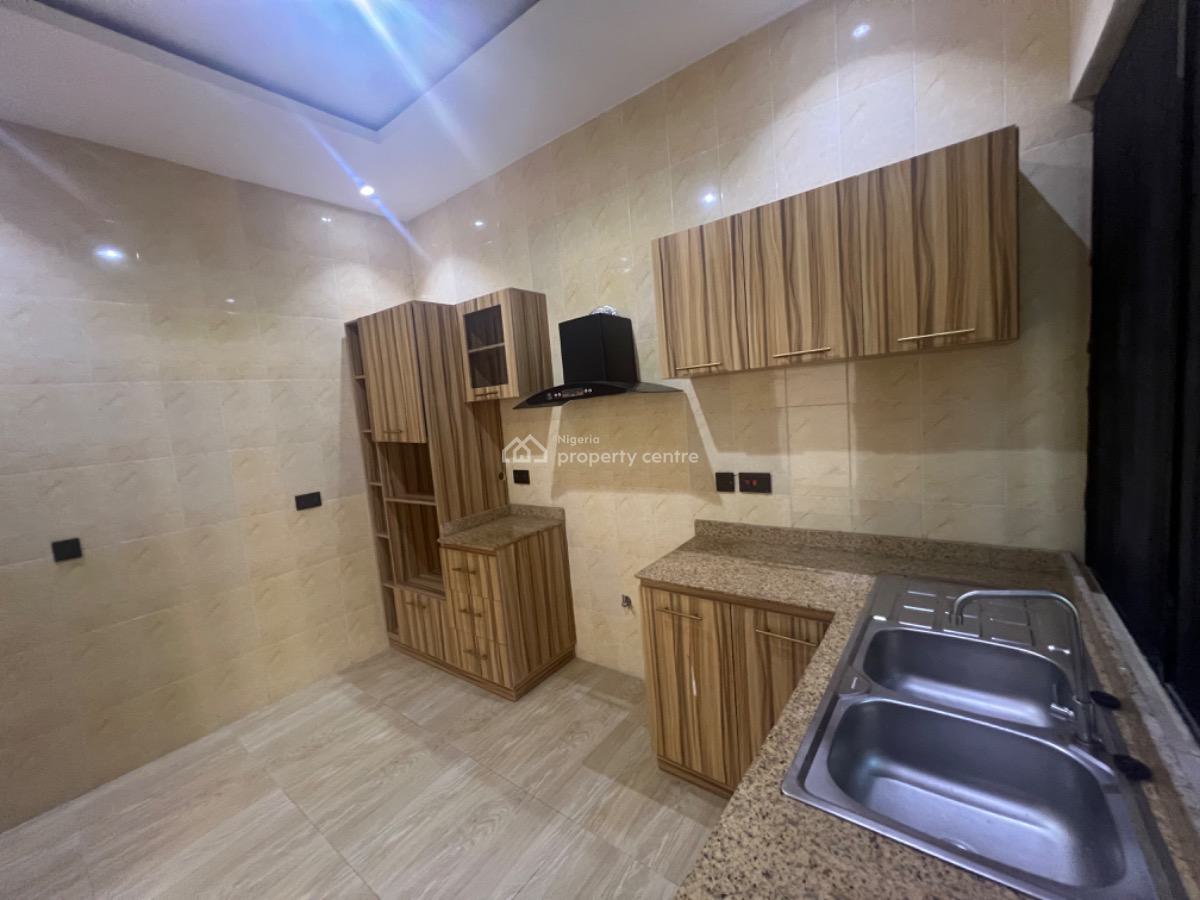 Brand New Spacious 3 Bedroom Apartment with Bq, Lekki Phase 1, Lekki, Lagos, Flat / Apartment for Rent