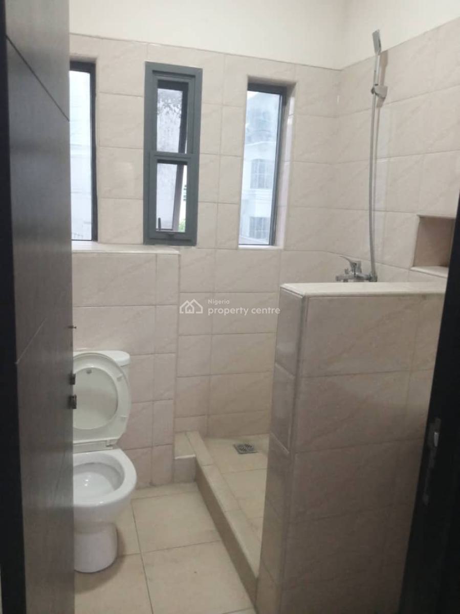 Spacious 3 Bedroom Apartment Upstairs, Osapa, Lekki, Lagos, Flat / Apartment for Rent