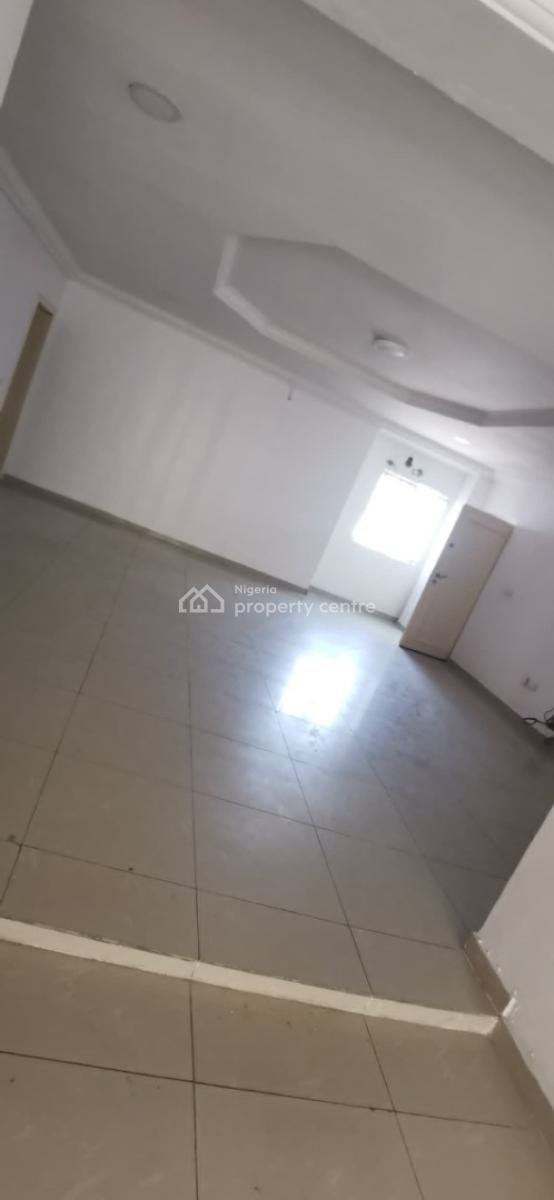 Lovely and Spacious 3 Bedroom Apartment in a Secured Estate, Lekki Right, Lekki Phase 1, Lekki, Lagos, Flat / Apartment for Rent