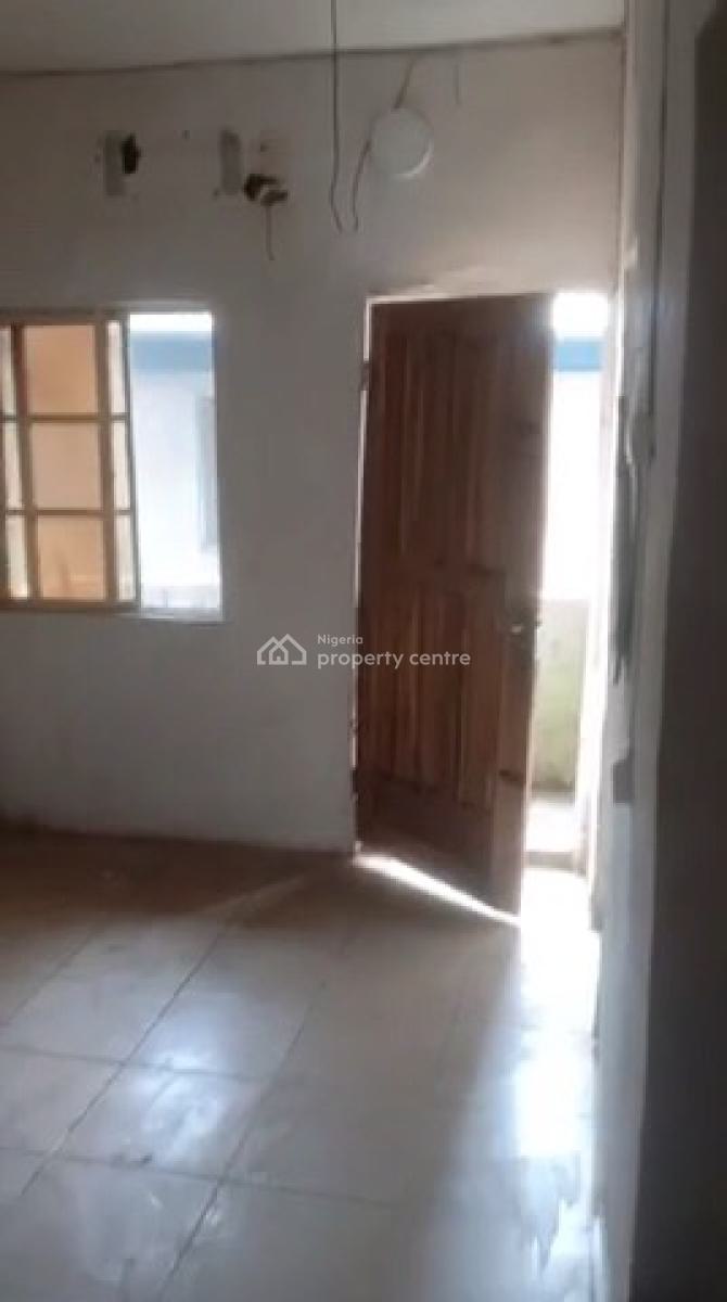 Standard and Executive Self Contain, Lagos Street, Adekunle, Yaba, Lagos, Self Contain (single Rooms) for Rent