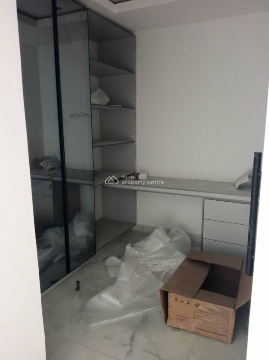 Executive 2 Bedroom, Right Handside, Lekki Phase 1, Lekki, Lagos, Flat / Apartment for Rent
