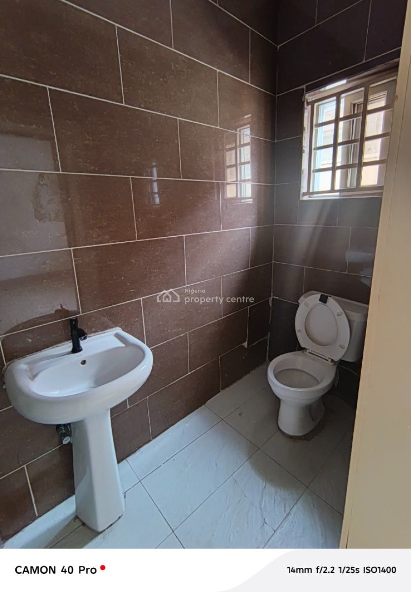 Spacious 3bed Flat Upstairs in Lekki Right, By Maruwa Bus Stop, Lekki Phase 1, Lekki, Lagos, Flat / Apartment for Rent