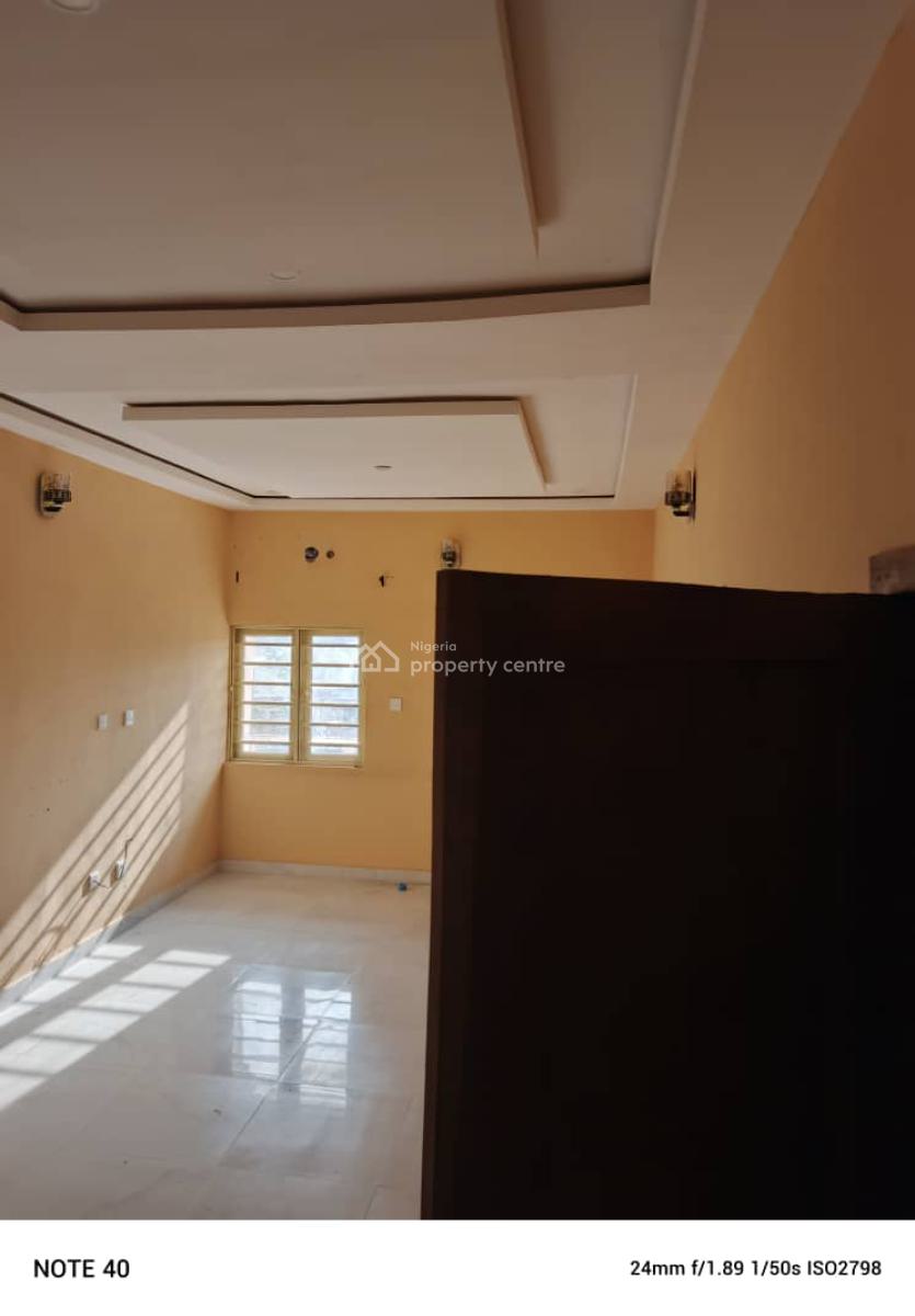 a Standard, Clean  2 Bedroom Apartment, Akala Express Way, Ibadan, Oyo, Flat / Apartment for Rent