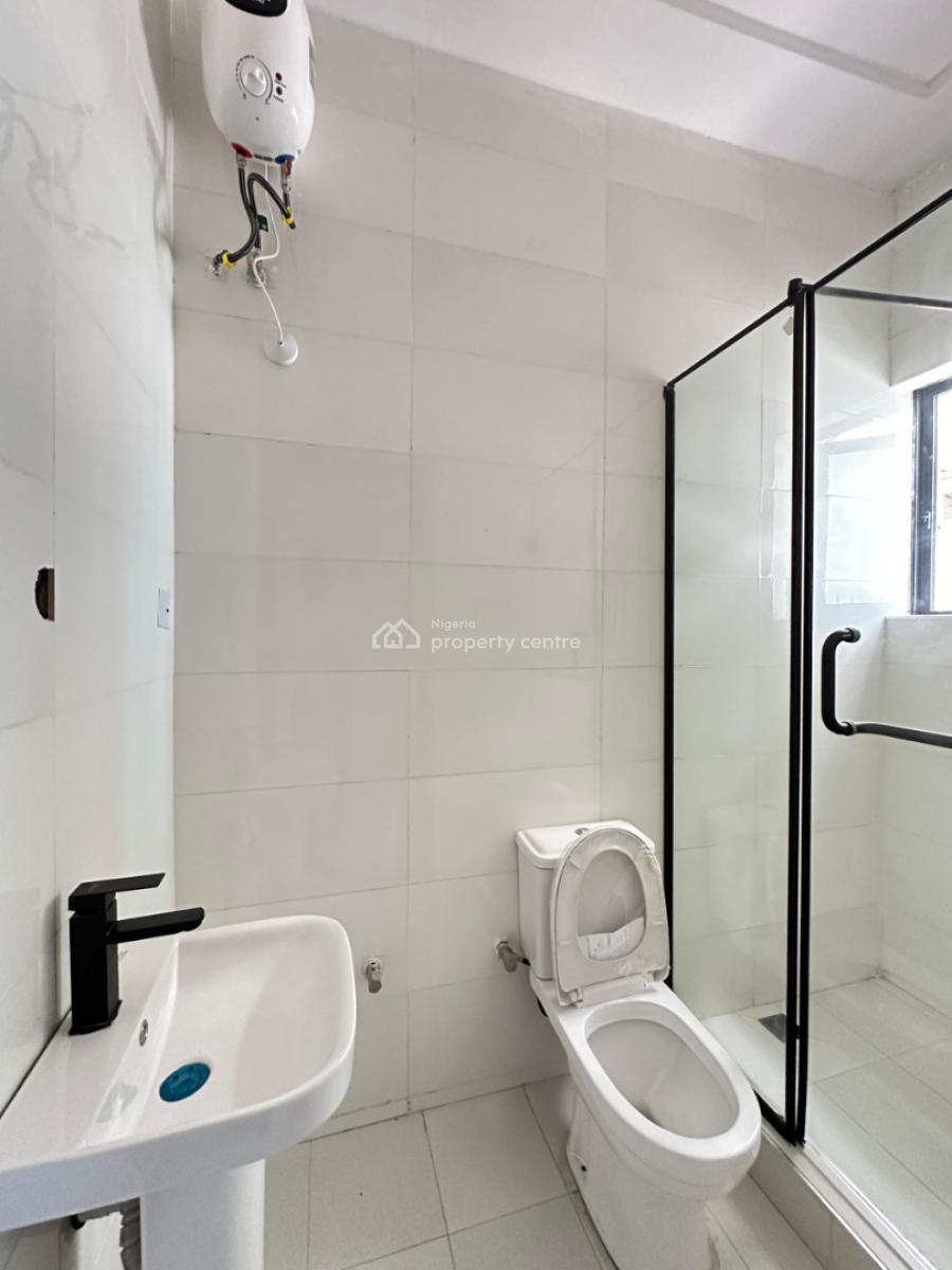 Standard 2 Bedroom Apartment, Lekki Phase 1, Lekki, Lagos, Flat / Apartment for Sale
