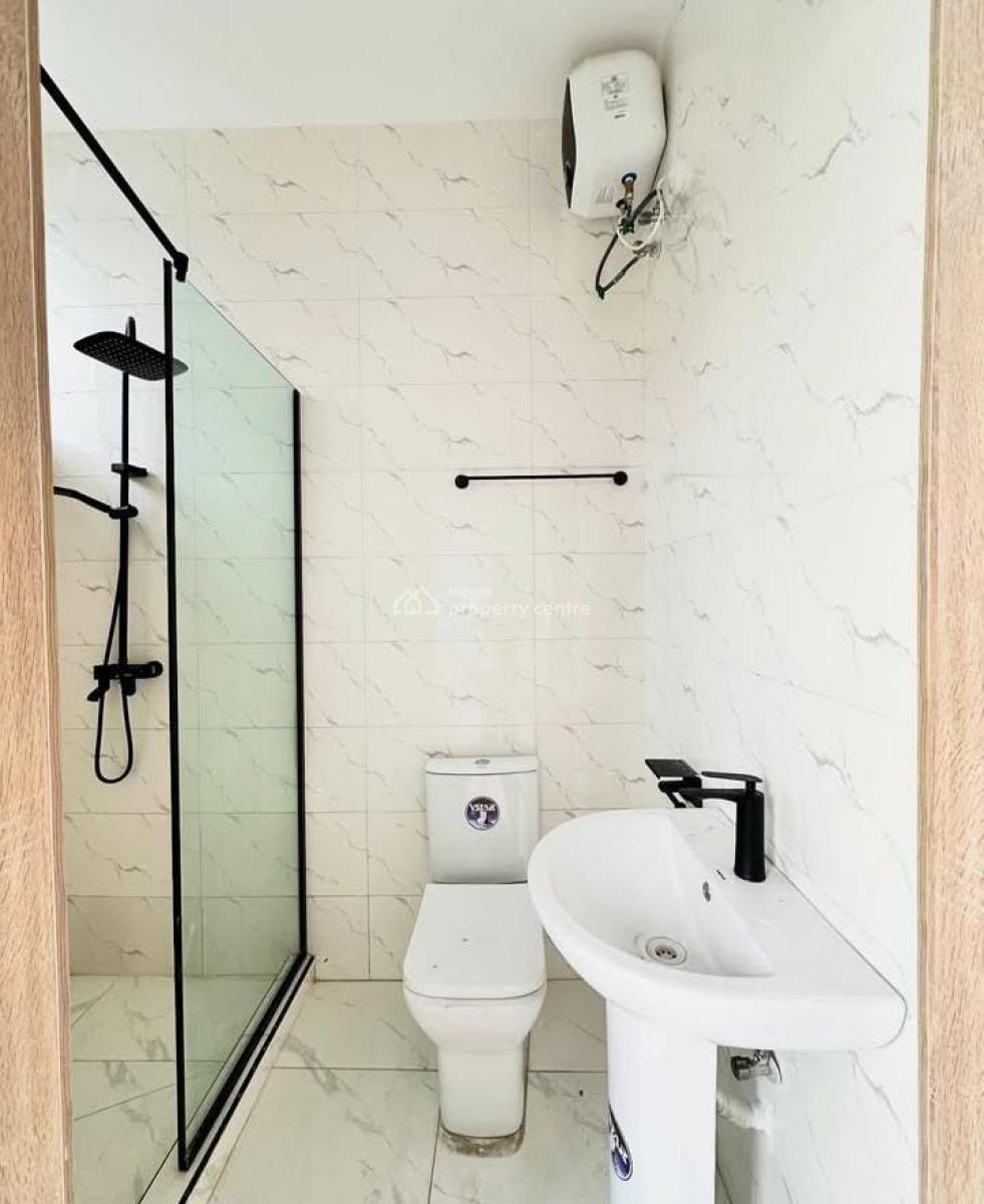 2 Bed + Bq + 24hrs Light in an Estate, Lekki Phase 1, Lekki, Lagos, Flat / Apartment for Rent