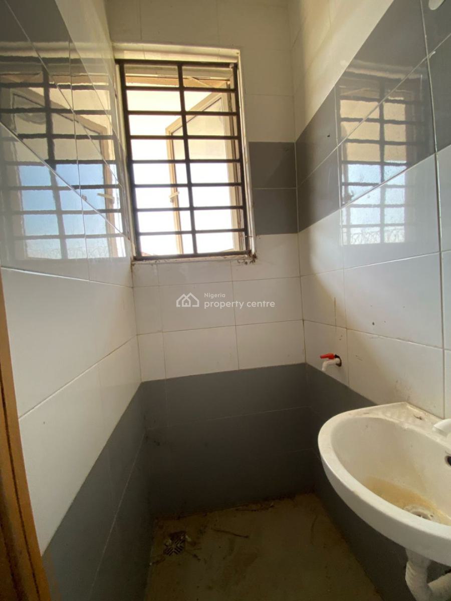 a Room Bq & Kitchen Use Available, Chisco, Ikate, Lekki, Lagos, Flat / Apartment for Rent