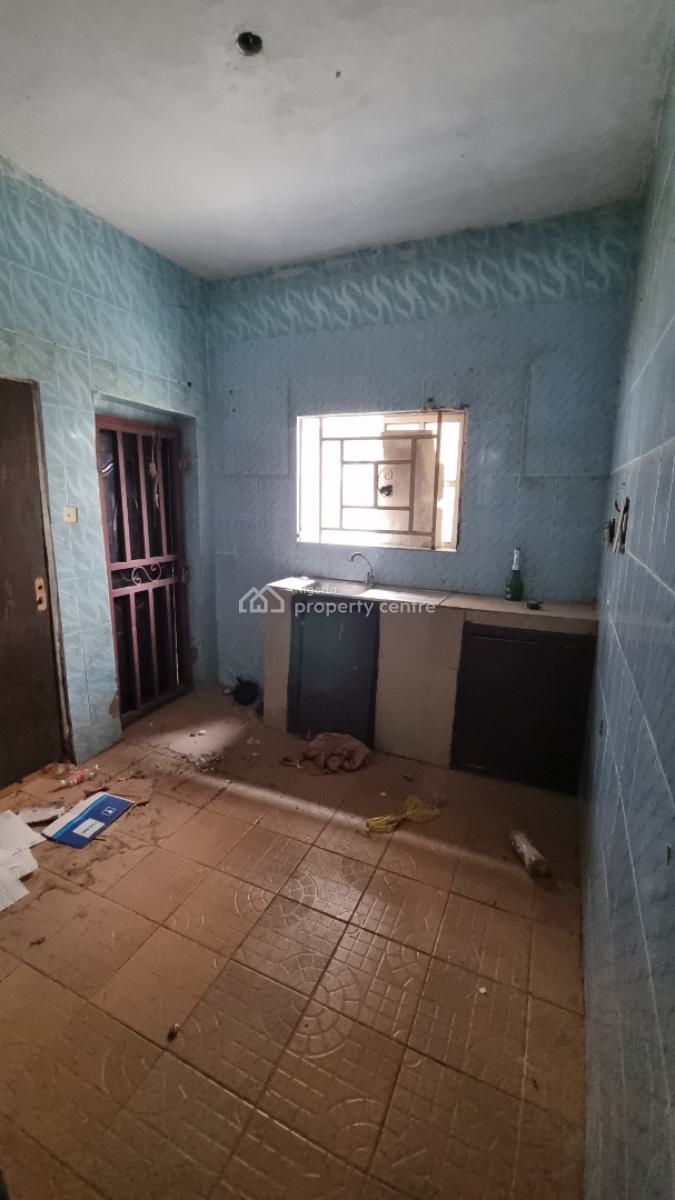 Well Renovated 3 Bedrooms Block of Flats in a Serene Environment, Mabushi, Mabushi, Abuja, Flat / Apartment for Rent