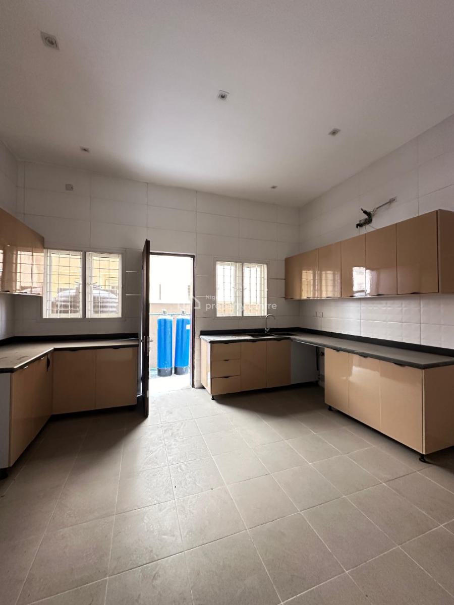 Visually Pleasing 5 Bedroom Semi Detached Home with Bq, Lekki Phase 1, Lekki, Lagos, Semi-detached Duplex for Sale