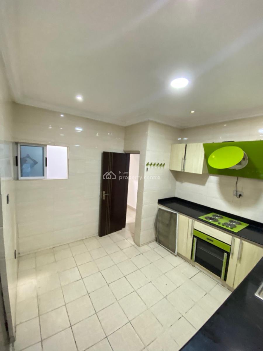 Exquisite 3 Bedroom Flat with Excellent Finishing, Chevron Drive, Lekki, Lekki, Lagos, Flat / Apartment for Rent