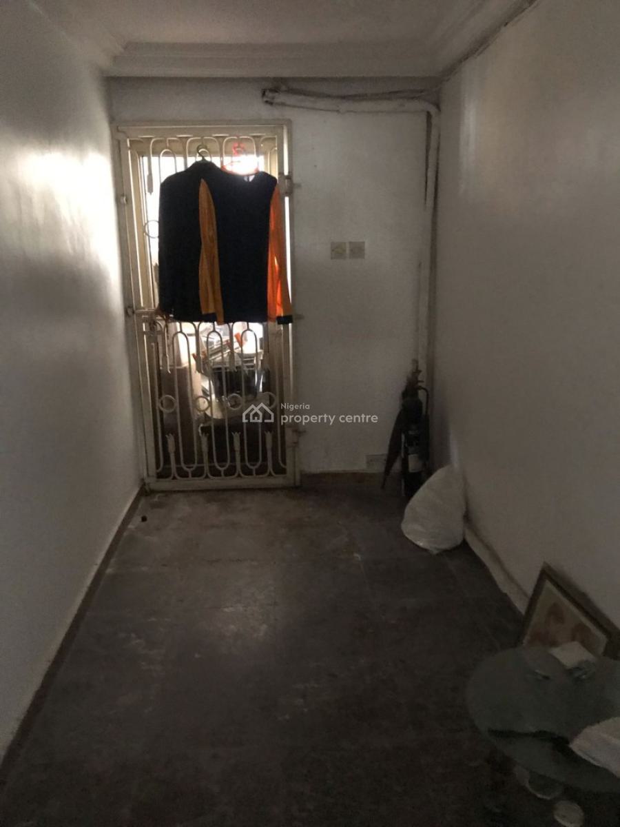 8 Bedroom Semi Detached House with 2 Rooms Bq, Victoria Island (vi), Lagos, Commercial Property for Rent