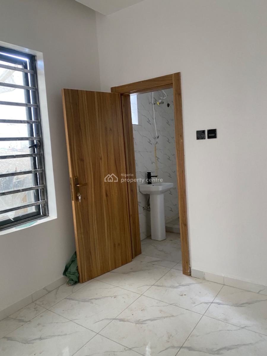 4 Bedrooms Semi-detached Duplex with Roof Top, Olowora, Magodo, Lagos, Semi-detached Duplex for Sale