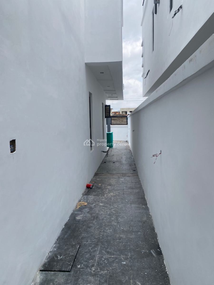 4 Bedrooms Semi-detached Duplex with Roof Top, Olowora, Magodo, Lagos, Semi-detached Duplex for Sale