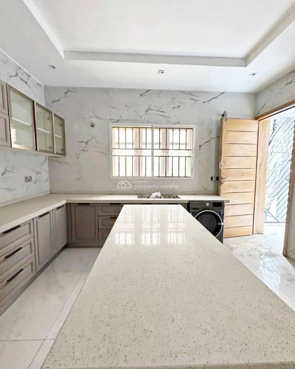 Serviced 3-bedroom Flat in a Well Secured Residential Estate, Old Ikoyi, Ikoyi, Lagos, Flat / Apartment for Rent