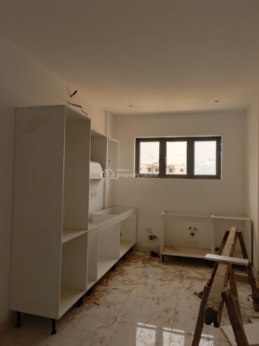 2-bedroom Maisonnette with Elevator & Swimming Pool!, Lekki Phase 1, Lekki, Lagos, Flat / Apartment for Sale