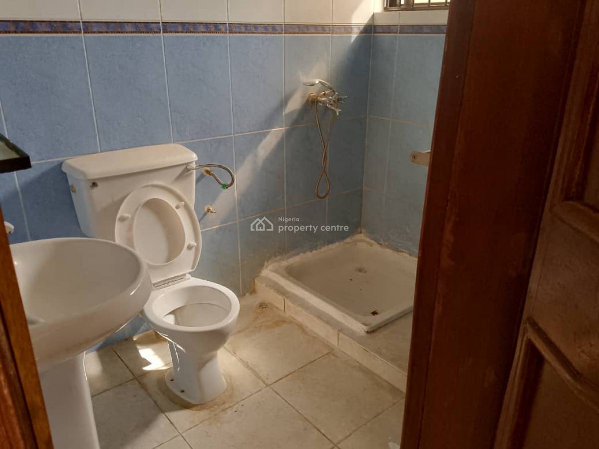 Well Maintained 3 Bedroom Apartment, Off Admiralty Road, Lekki Phase 1, Lekki, Lagos, Flat / Apartment for Rent