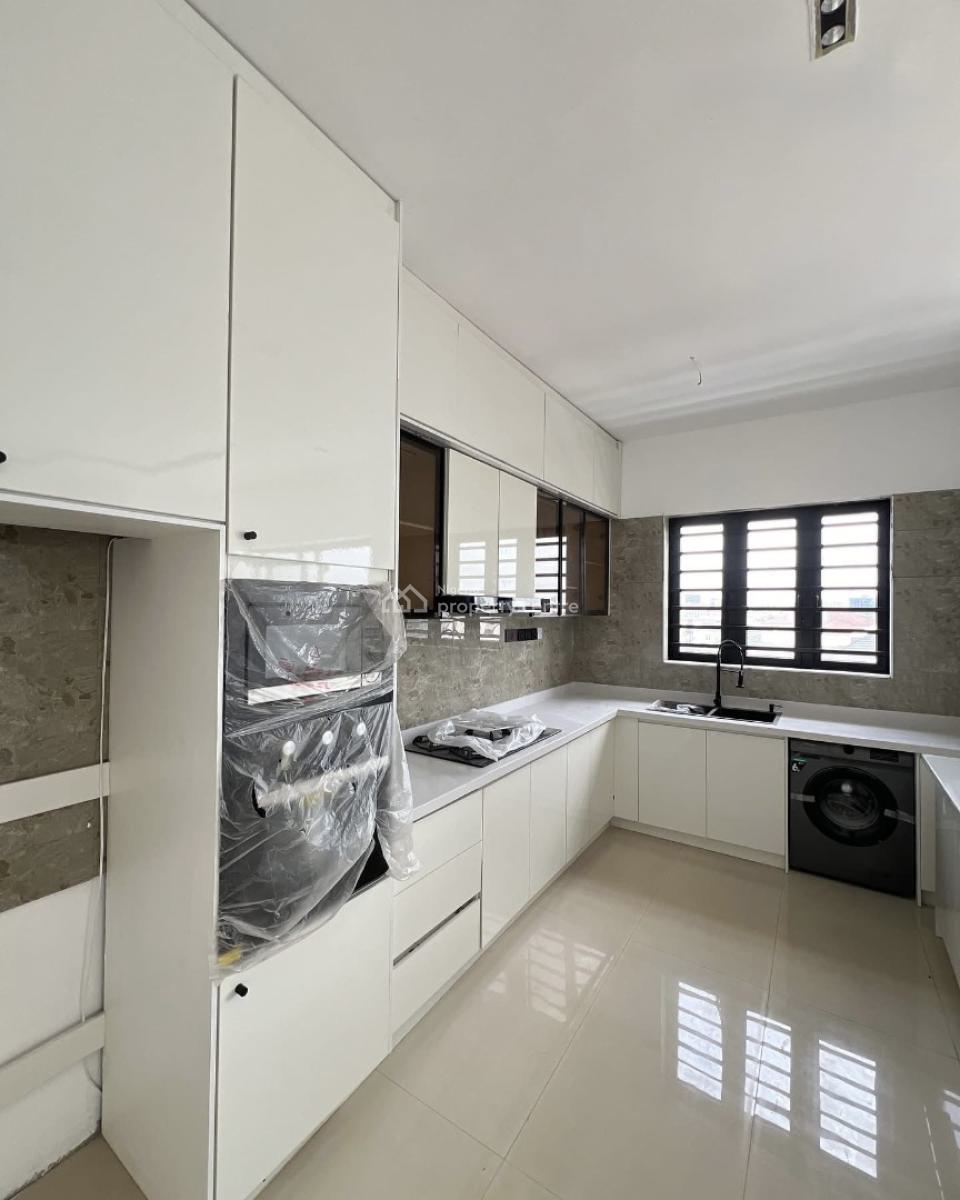 Contemporary 3-bedroom Apartment, Lekki Phase 1, Lekki, Lagos, Flat / Apartment for Sale