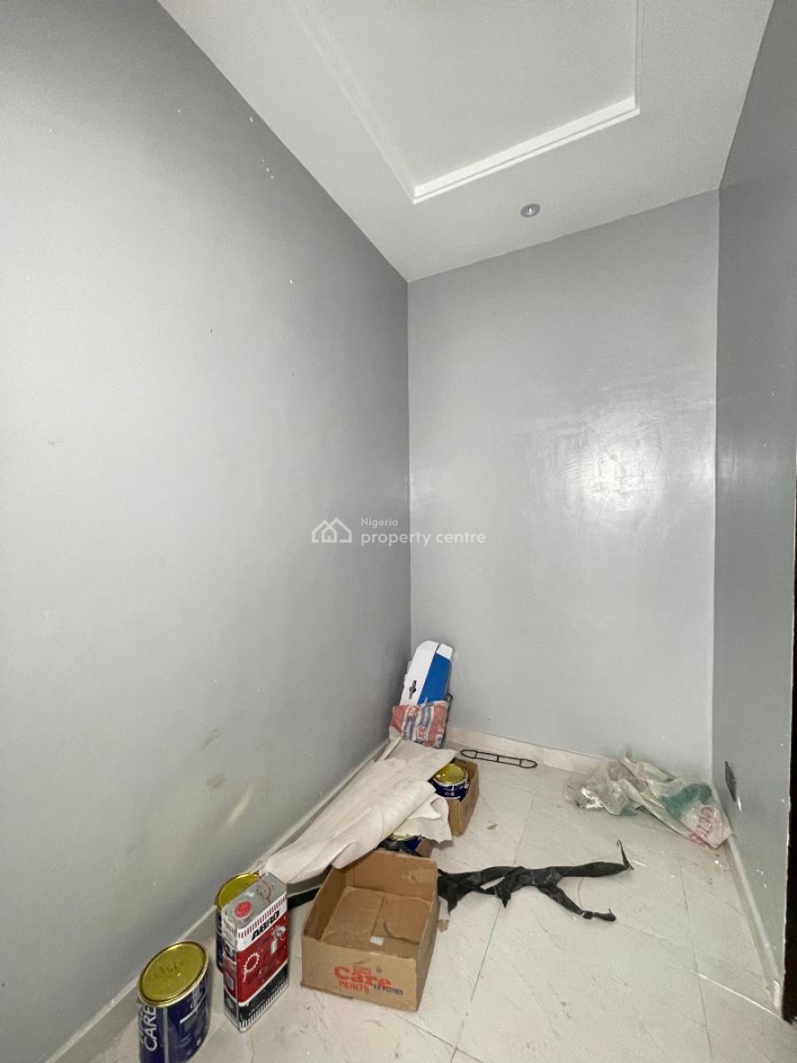 Aesthetically Pleasing 2 Bedroom Maisonette with Swimming Pool, Lekki Phase 1, Lekki, Lagos, Block of Flats for Sale