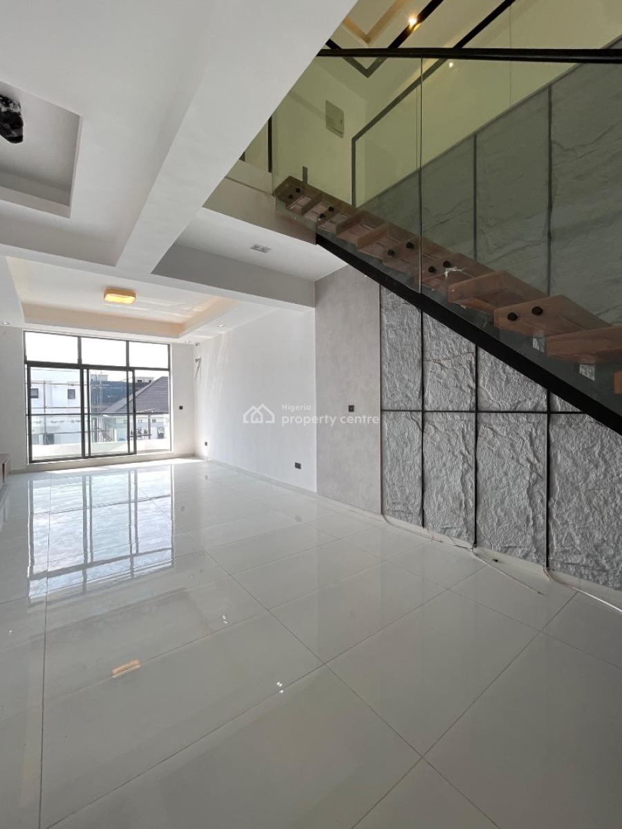Aesthetically Pleasing 4 Bedroom Maisonette with Elevator,pool and Gym, Lekki Phase 1, Lekki, Lagos, Block of Flats for Sale