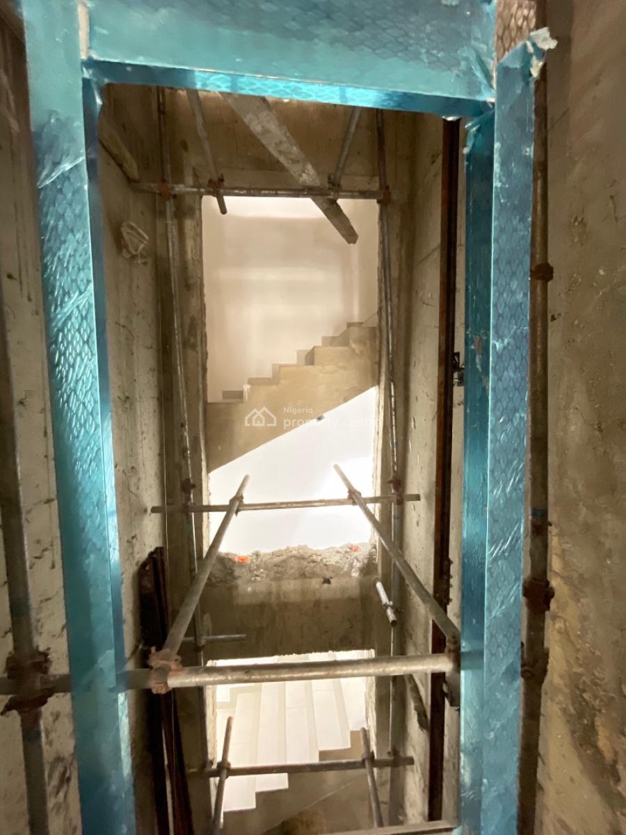 Aesthetically Pleasing 4 Bedroom Maisonette with Elevator,pool and Gym, Lekki Phase 1, Lekki, Lagos, Block of Flats for Sale