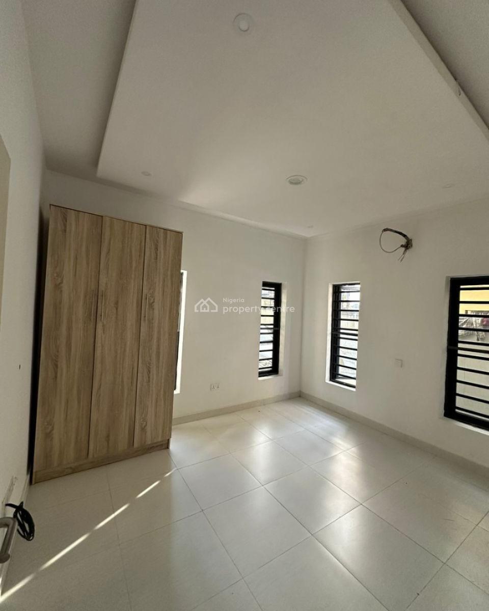Well Maintained 2 Bedroom Apartment, Ologolo, Lekki, Lagos, Flat / Apartment for Rent