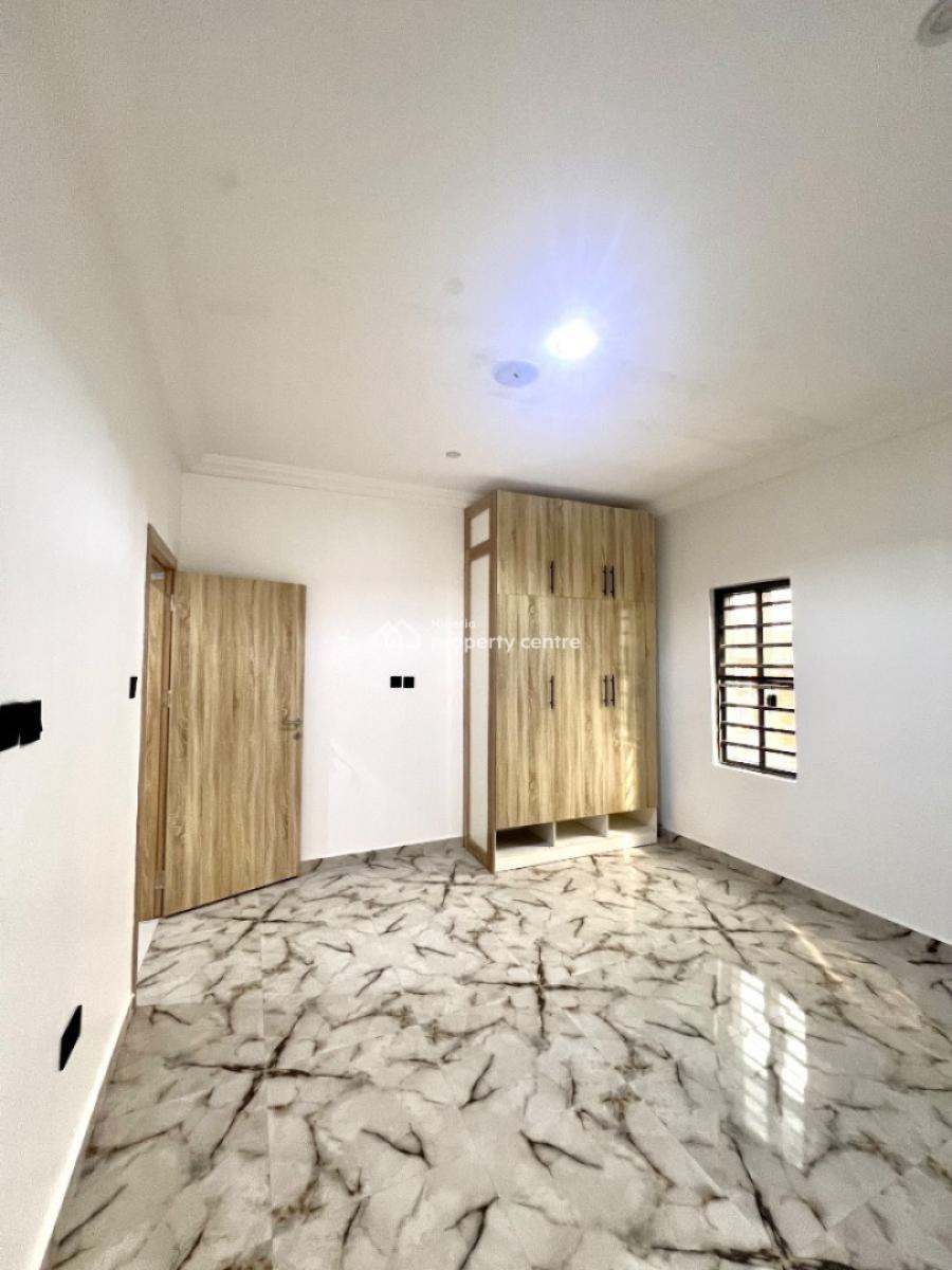 Spacious 2 Bedroom Flat, Lekki, Lagos, Block of Flats for Sale