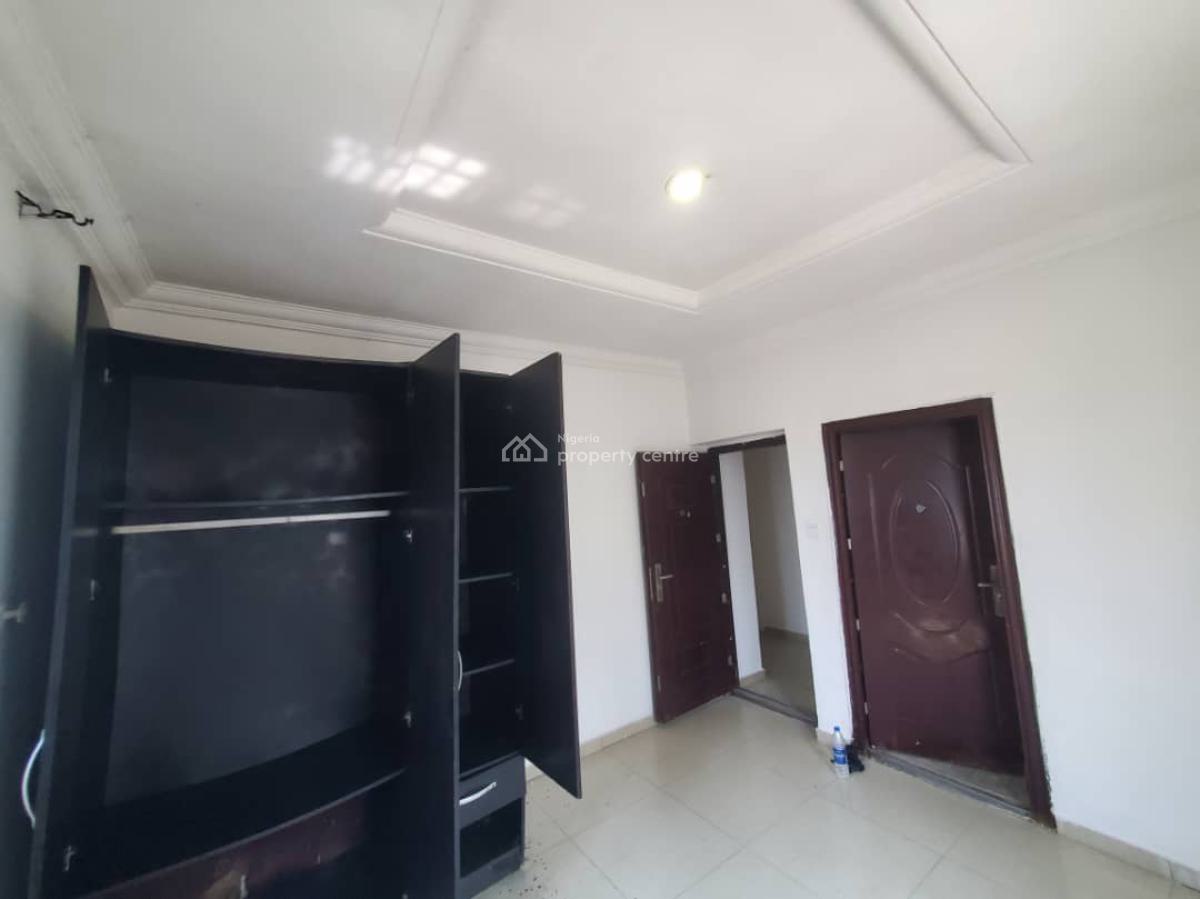an Executive Three Bedroom Flat, Novojo Estate Skymall After Lagos Business Schools Ajah, Lekki, Lagos, Flat / Apartment for Rent