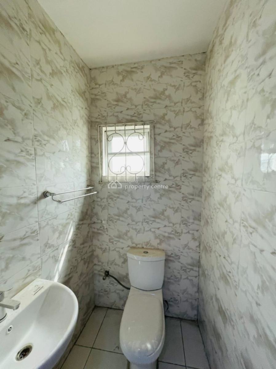 2 Bedroom Flat Self Service Up Floor, Orchid Road, Lekki, Lagos, Flat / Apartment for Rent
