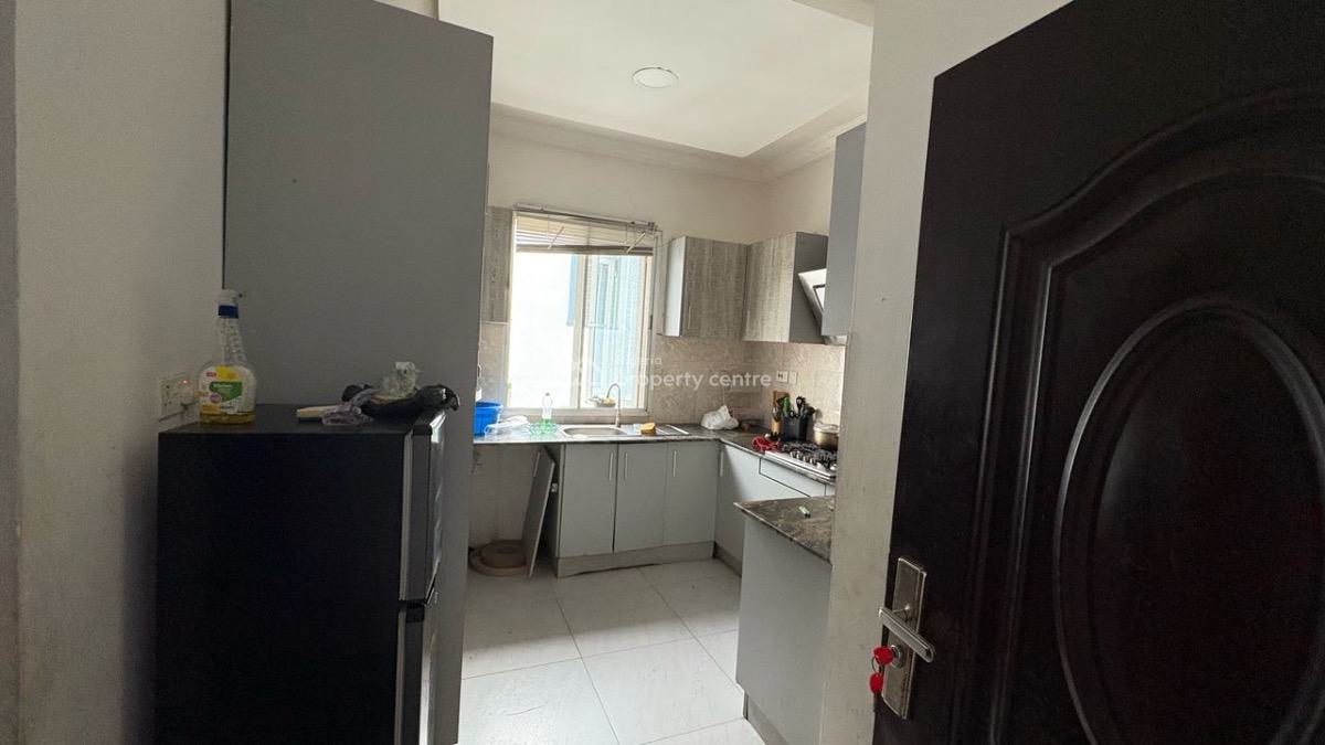 a Fully Furnished and Serviced Room in a 3 Bedroom Apartment, Oral Estate, Lekki, Lagos, Flat / Apartment for Rent