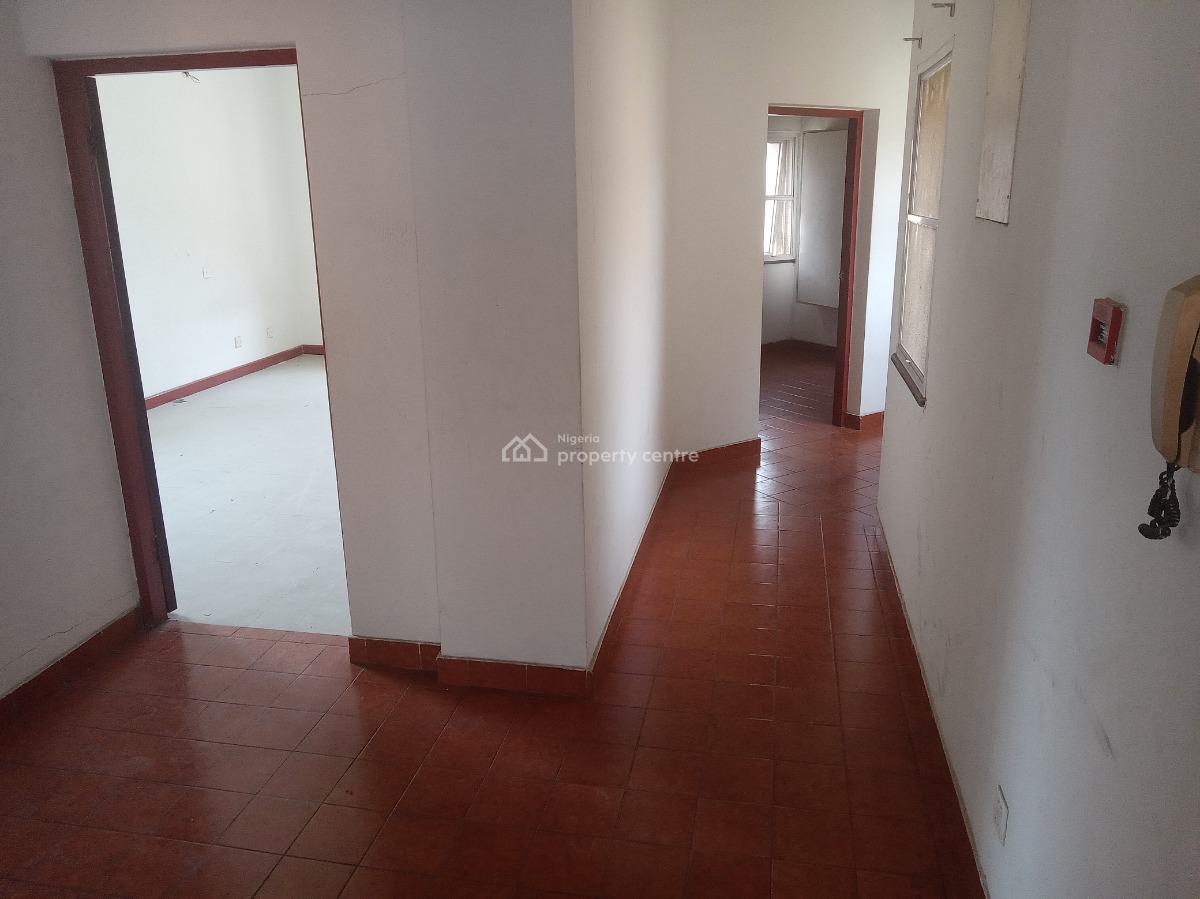 Well-built 3 Bedroom Apartment with Large Living Room and Bedrooms, Off Bourdillon Road, Ikoyi, Lagos, Flat / Apartment for Rent