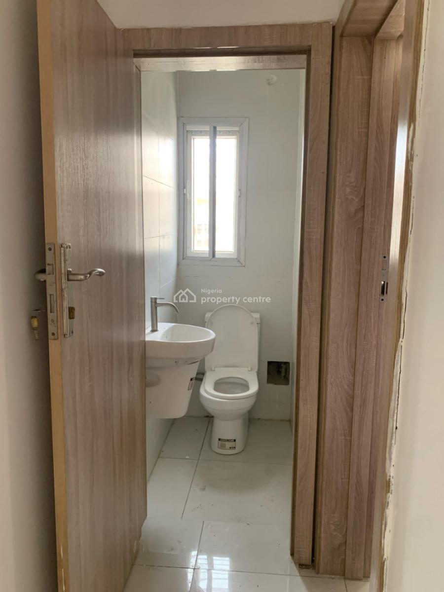 Serviced 2 Bedroom Flat in an Estate, Chevron Drive, Lekki Phase 2, Lekki, Lagos, Flat / Apartment for Rent