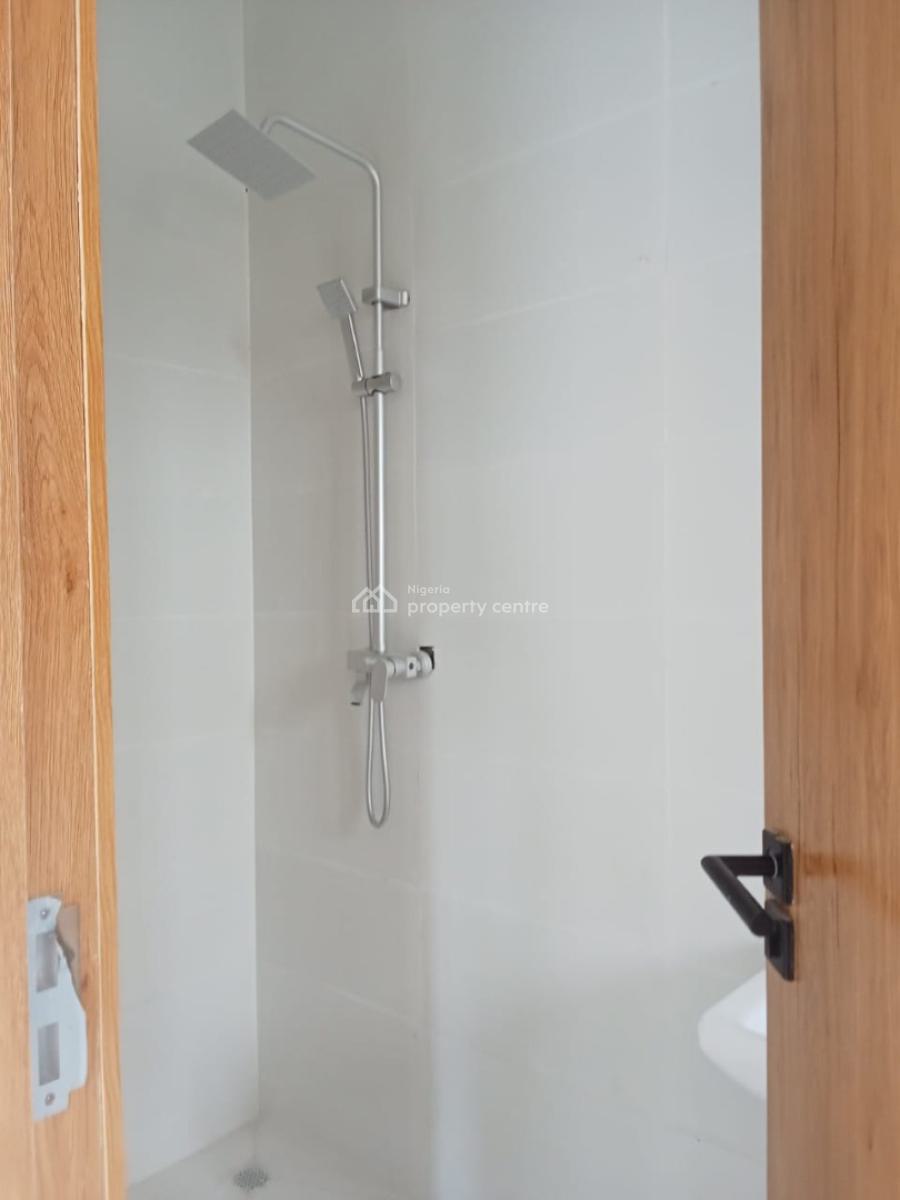 3 Bedroom Flats in a Fully Serviced Estate, Lekki, Lagos, Flat / Apartment for Sale