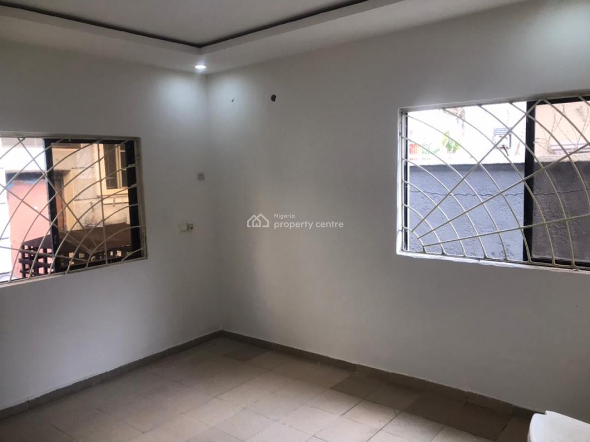 Standard Renovated Two Bedroom Apartment (bq) in a Decent Neighborhood, 3rd Avenue, Main Gwarinpa, Gwarinpa, Abuja, Flat / Apartment for Rent