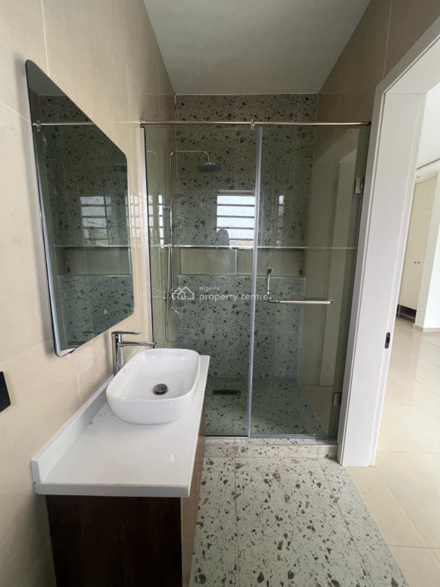 Luxury 3 Bedroom Apartment with Facilities ( Swimming Pool and Gym ), Lekki Phase 1, Lekki, Lagos, Flat / Apartment for Sale