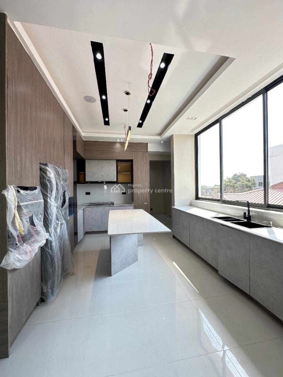 Beautifully Designed 4 Bedroom Maisonette with Swimming Pool and Gym, in a Serene Beautiful Estate, Lekki Phase 1, Lekki, Lagos, Block of Flats for Sale
