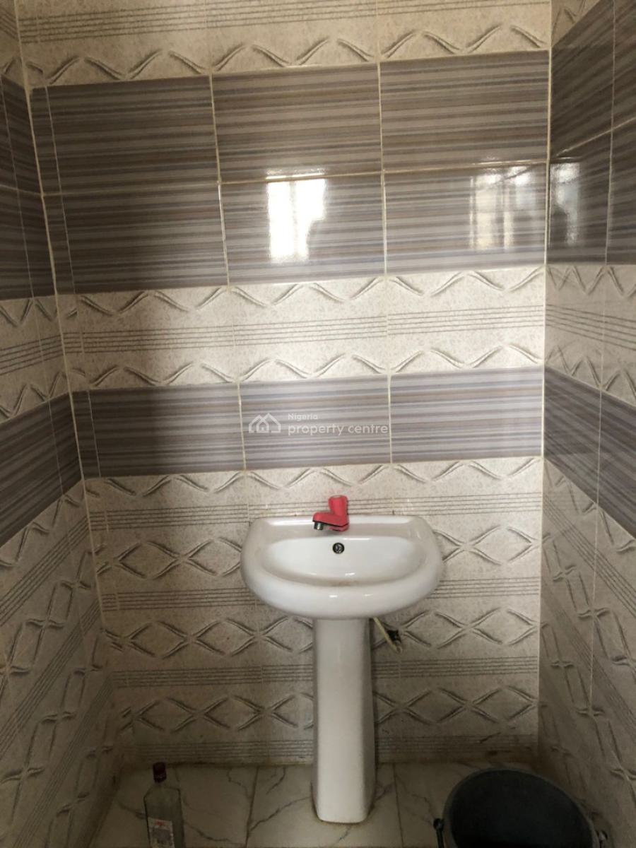 2 Bedroom in a Serviced Apartment in an Estate, Osapa, Lekki, Lagos, Flat / Apartment for Rent