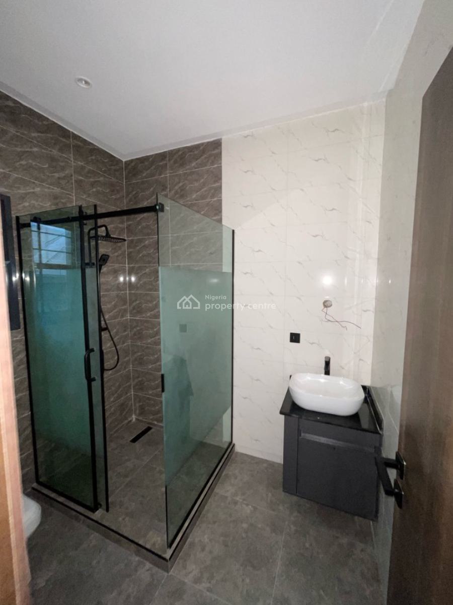 4 Bedrooms Semi Detached with 1 Bq in a Secured Zone, Gra Phase 1, Magodo, Lagos, Semi-detached Duplex for Sale