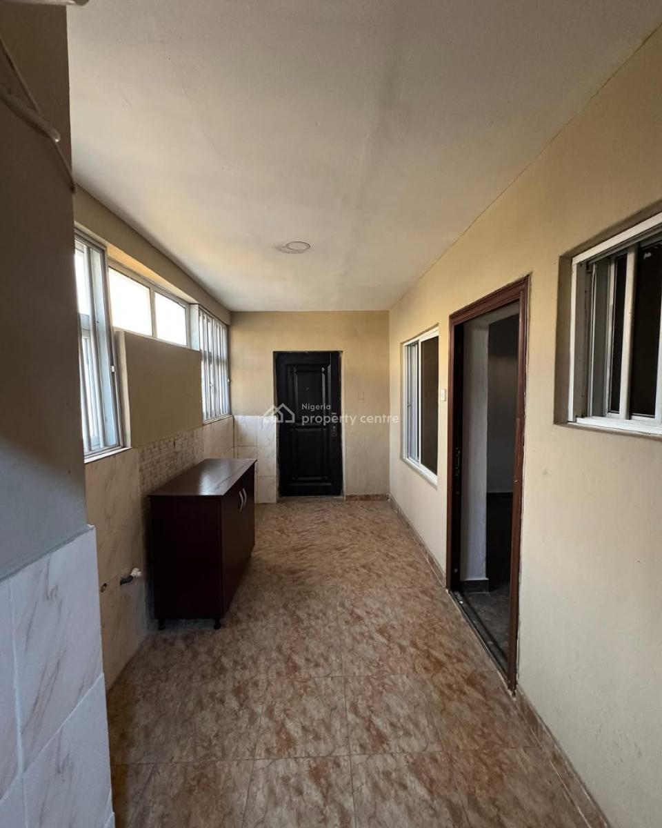 3 Bedroom Apartment with Spacious Rooms and Elevator, Lekki Phase 1, Lekki, Lagos, Flat / Apartment for Rent