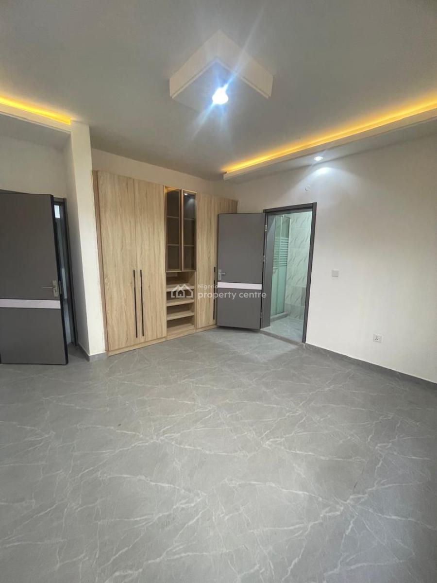 Self-serviced 4 Bedroom Apartment, Lekki Phase 1, Lekki, Lagos, Flat / Apartment for Rent