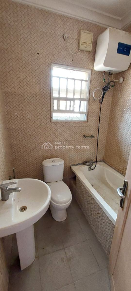 Luxurious 3 Bedroom Penthouse with 1bq, Chevron Estate, Lekki, Lagos, Flat / Apartment for Rent