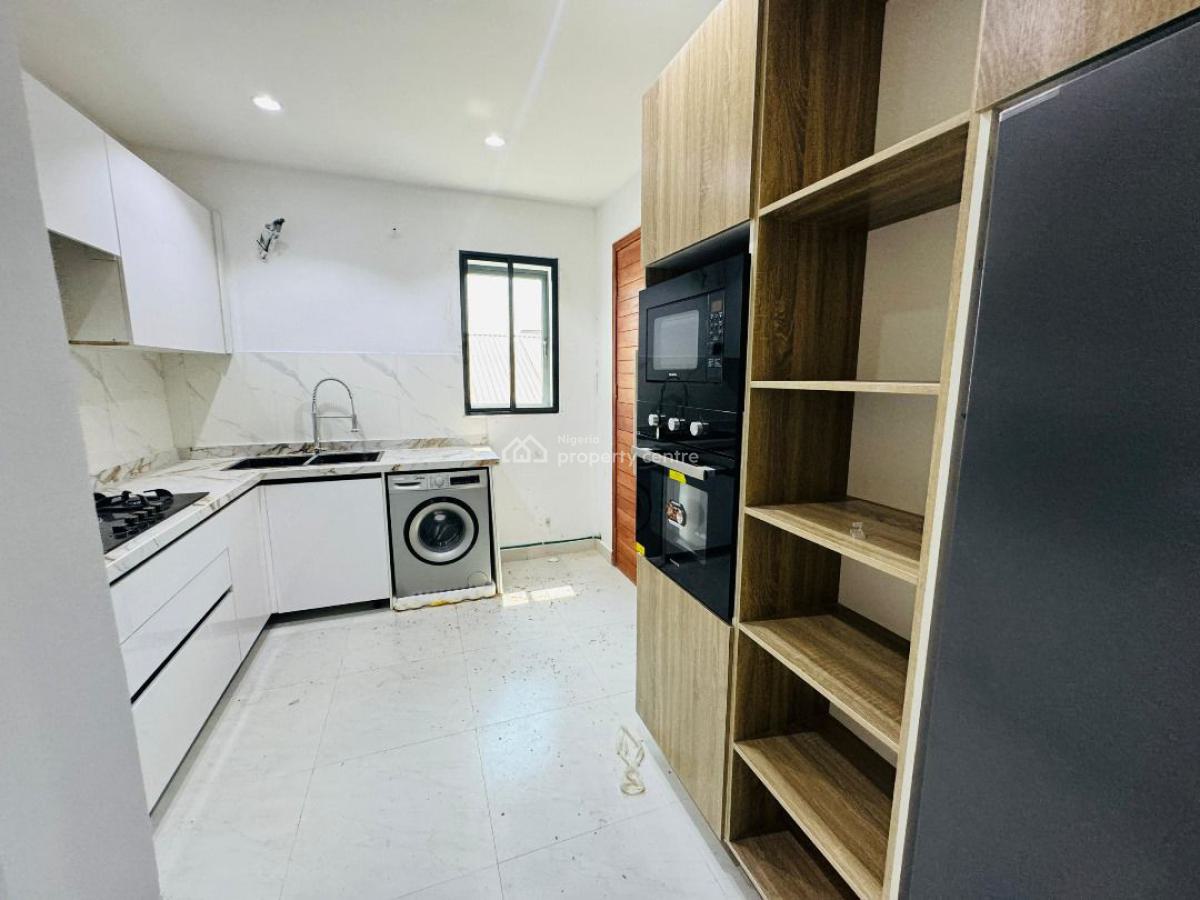 Nicely Built 2 Bedrooms Apartment at Lekki Phase One, Lekki Phase One, Lekki, Lagos, Block of Flats for Sale