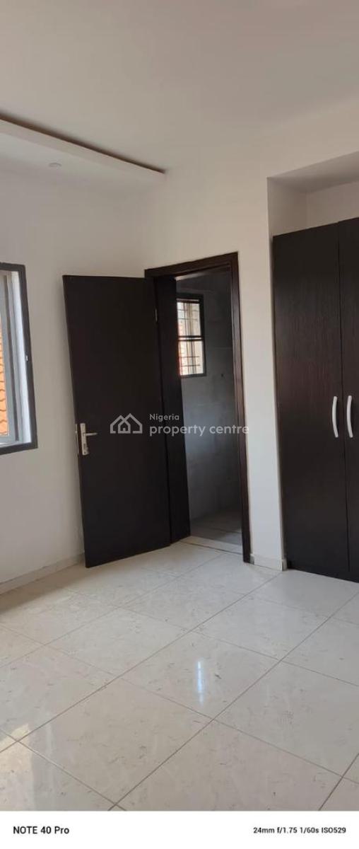 Well Maintain 2 Bedrooms Apartment, Lekki Phase 1 Right Hand Side, Lekki, Lagos, Flat / Apartment for Rent