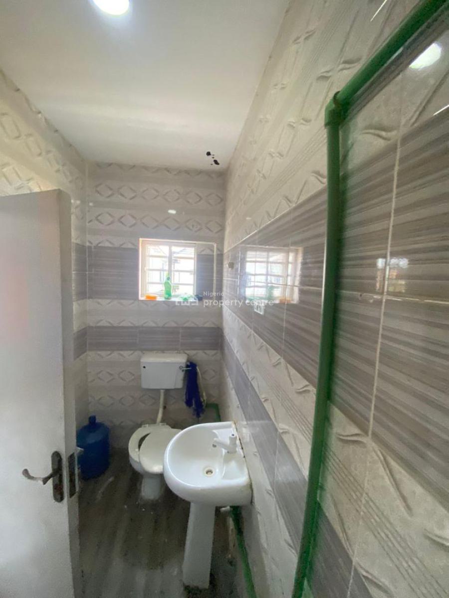 Sweet 2bedroom Apartment on a First Floor, Osapa Lekki Lagos, Lekki, Lagos, Flat / Apartment for Rent