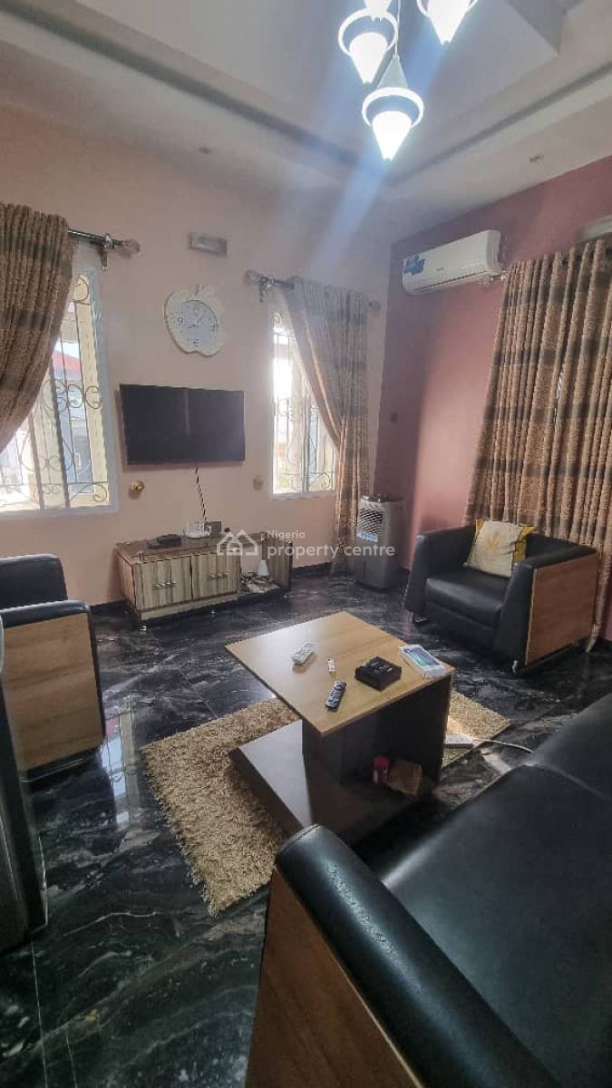 Well Furnished 2bedroomflat Upstairs  at Waterfront Estate Magodo Phas, Waterfront Estate Magodo Phase1  Rent:#4m Service Charge:#1.5m Agreeme, Gra Phase 1, Magodo, Lagos, Flat / Apartment for Rent