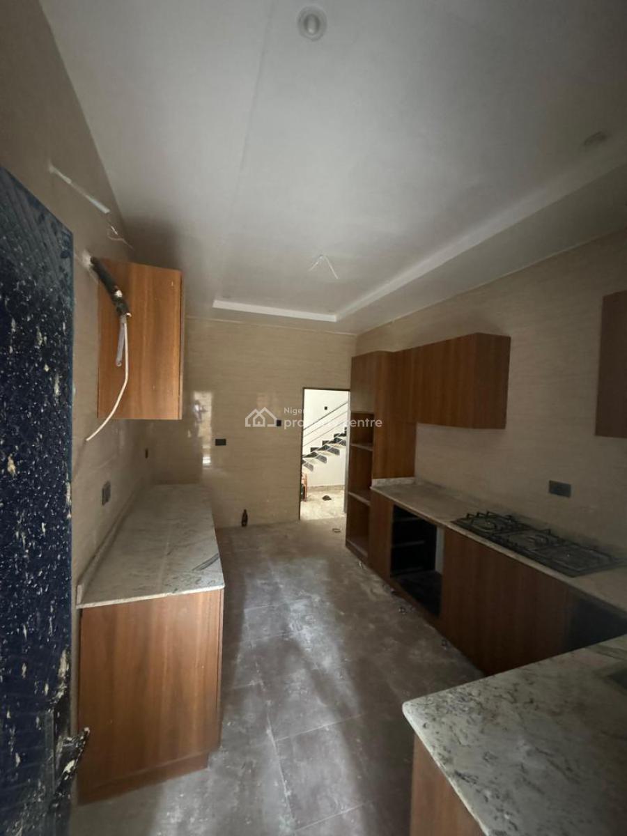 4 Bedrooms Semi Detached House in a Secured Zone, Gra Phase 1, Magodo, Lagos, Semi-detached Duplex for Sale
