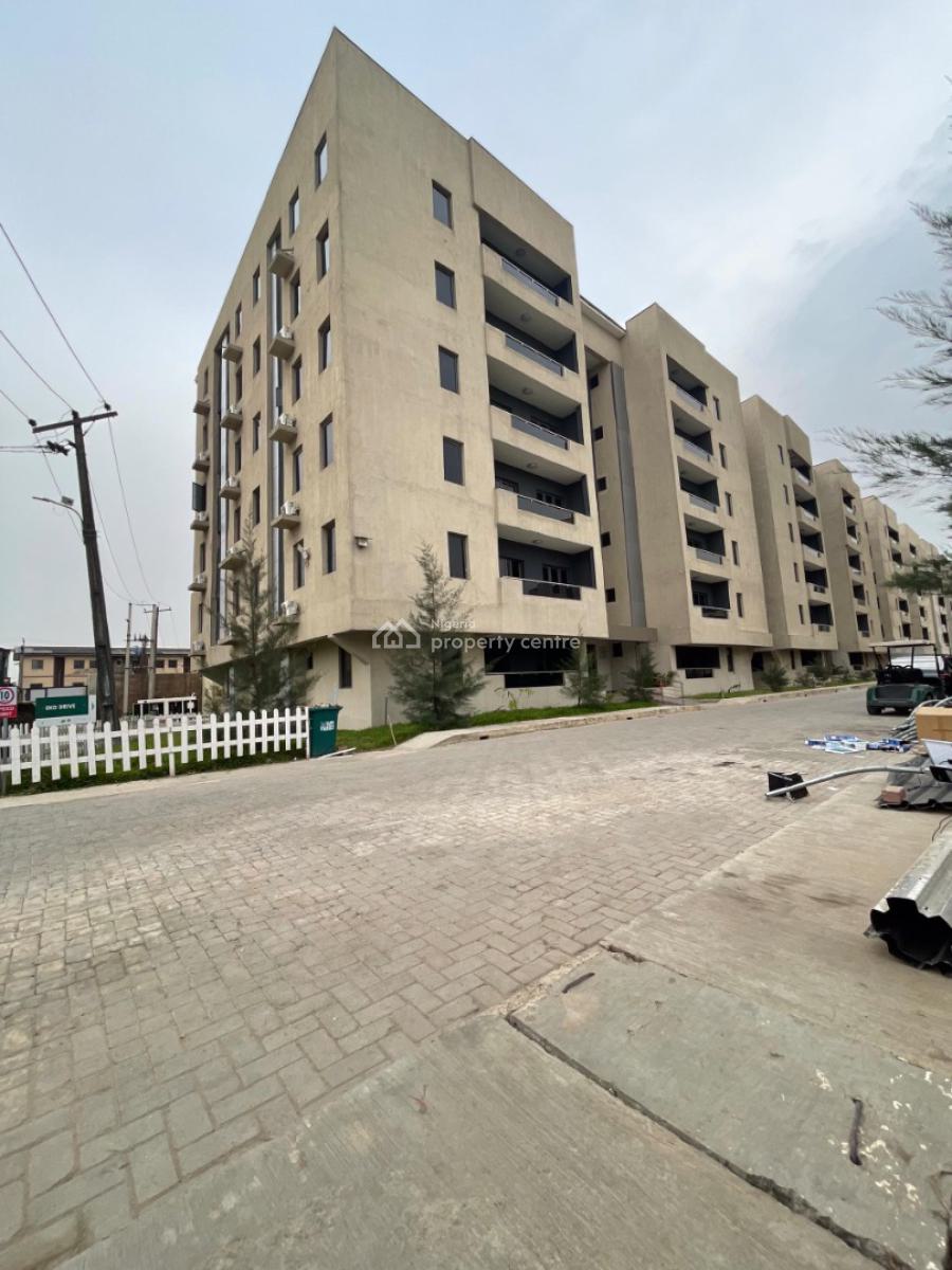 Clean 2 Bedroom Apartment, Surulere, Lagos, Block of Flats for Sale