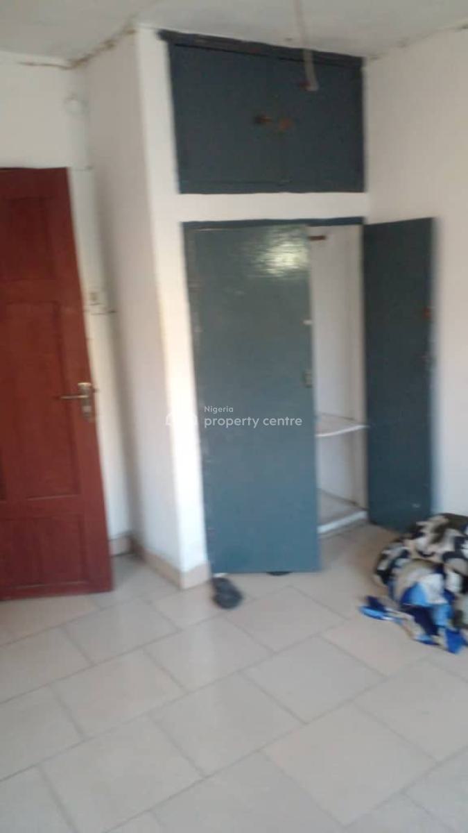 Nice and Spacious 3 Bedrooms Flat, Upstairs, Off Adekunle Kuye, Agbonyi Avenue, Kilo, Surulere, Lagos, Flat / Apartment for Rent