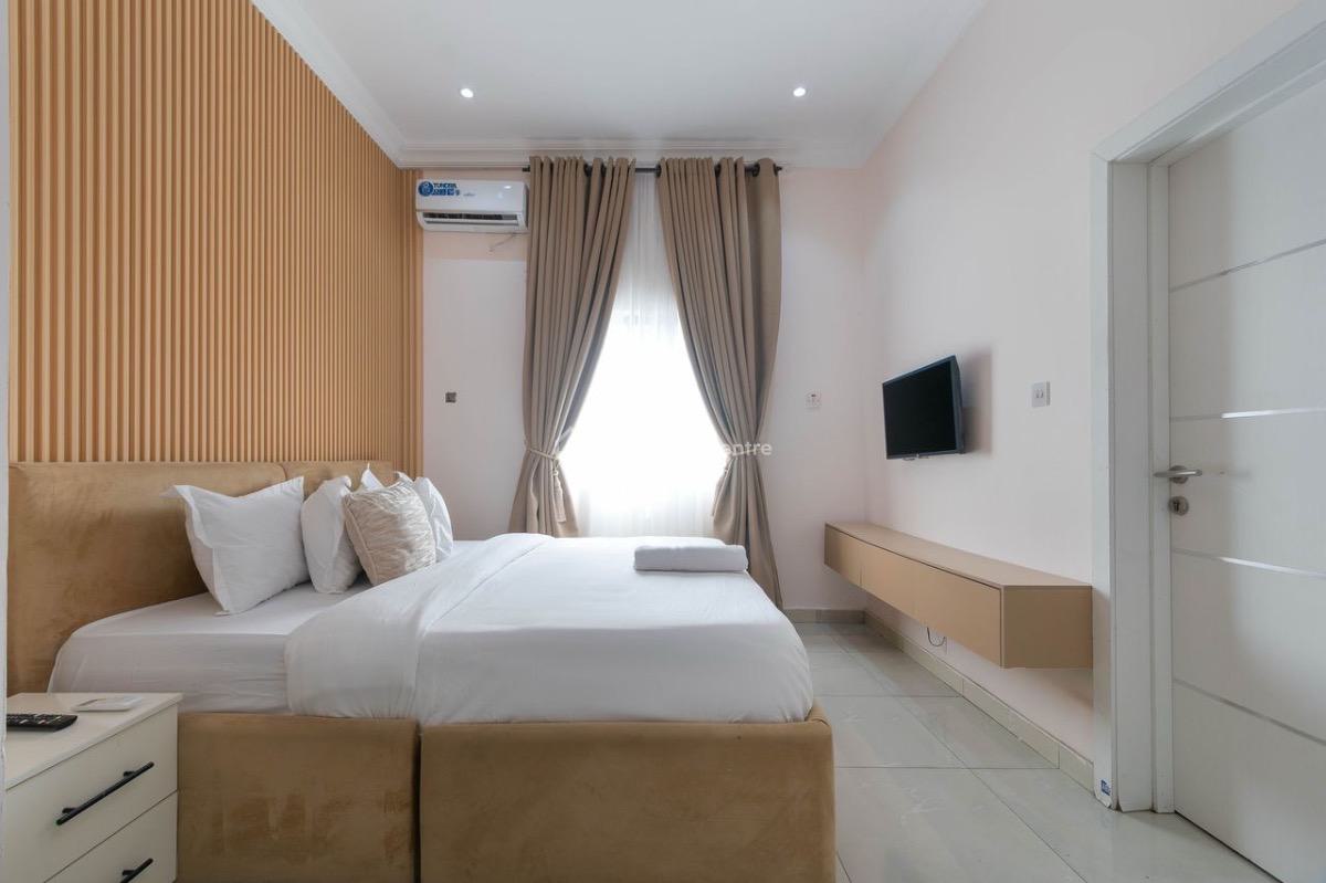 Cozy and Luxurious 3 Bedroom Apartment, Lekki Phase 1, Lekki, Lagos, Flat / Apartment Short Let