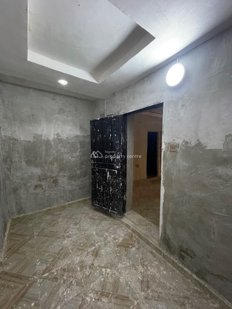 2 Bedroom Apartment, Shodipe Street, Alagomeji, Yaba, Lagos, Flat / Apartment for Rent