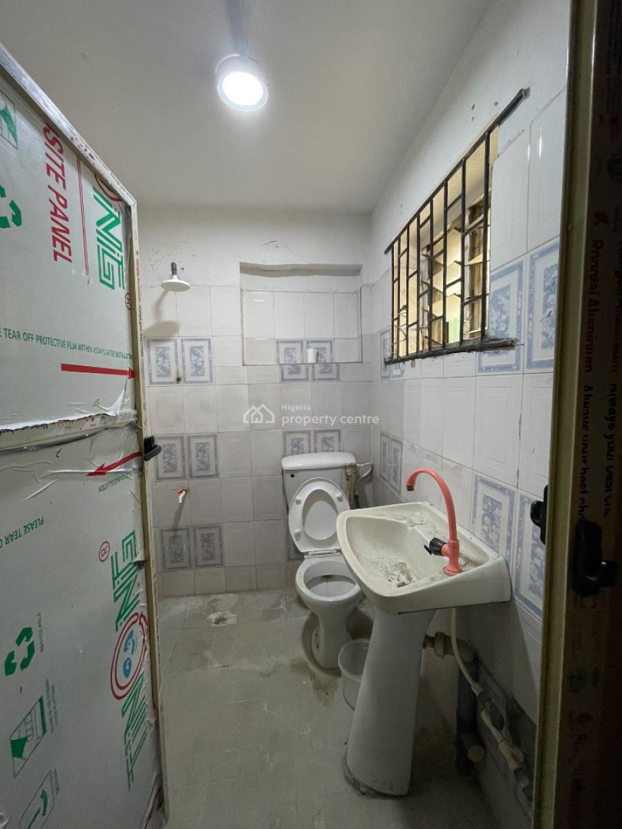 2 Bedroom Apartment, Shodipe Street, Alagomeji, Yaba, Lagos, Flat / Apartment for Rent